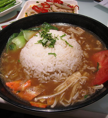 夏季饮食常识 汤泡饭虽然好吃但也伤胃