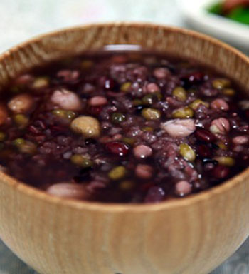 亚健康不用怕 多喝8款养生粥帮你甩掉亚健康