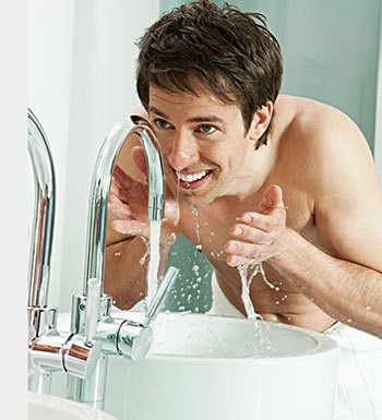 男人清晨易暴露哪些疾病 起床后如何做最养生