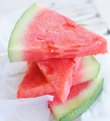 夏季养生常识 冰箱里的隔夜西瓜还可以吃吗