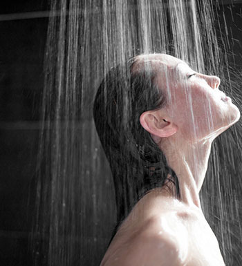 怎样清洗胸部 保持坚挺丰满的性感乳房