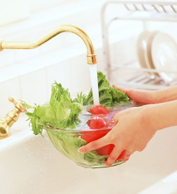 持家小窍门 如何清洗掉蔬菜上的残留农药