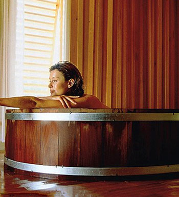 怎么样养生更保健 养生美容选择葡萄酒浴