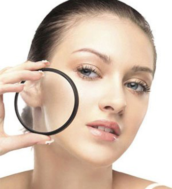 美容养生常识 夏季化妆不要浓妆粉底遮痘痘