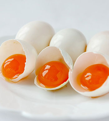 吃蛋黄好还是蛋清好 蛋清和蛋黄哪个更有营养