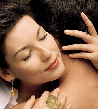 夫妻那些事 夫妻生活和谐有助于延年养颜