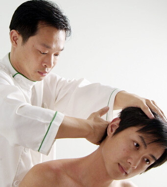 脖子落枕怎么办 落枕的症状及其预防