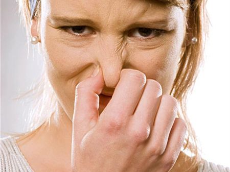 经常捏鼻子是改变不了鼻子的美丑