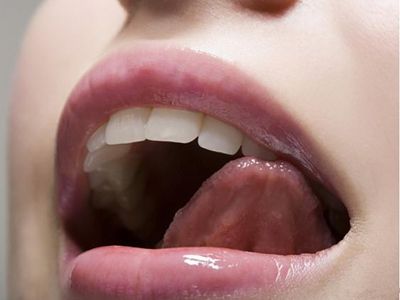 怎样使牙齿变白之七大妙法供大家选择