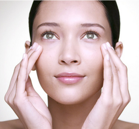 爱美的女性朋友们要如何消除眼袋呢