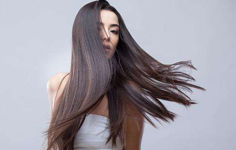 女人的特征乌黑柔亮的头发 怎样才能让头发长得快