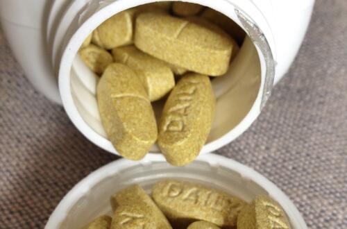 钙片吃多了     过量补钙得不偿失