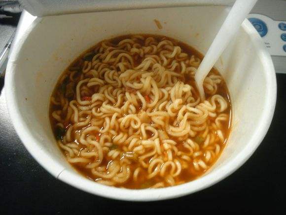 方便面的危害 常吃方便面当心营养缺乏