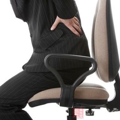 坐骨神经痛的症状   感觉下背部酸痛