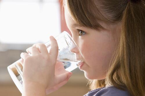 白开水的好处    一杯白开水可以治疗六种病