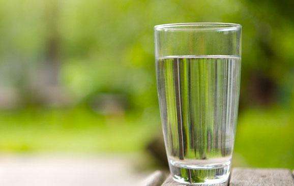 低头一族们小心颈椎骨质增生