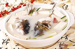 养生家常菜 鱼头炖豆腐的经典做法