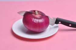 切洋葱不会流泪的方法 教你十招不辣眼
