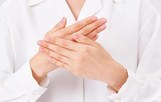 冬天手脱皮是怎么回事 这些方法可以帮助你