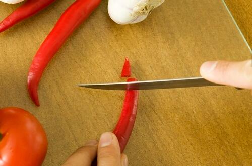 切辣椒辣手    五个小妙招帮您来缓解
