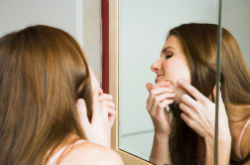 脖子上长小肉疙瘩怎么办 有哪些需要注意