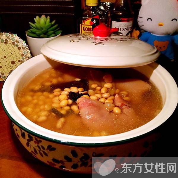 猪蹄炖黄豆的做法介绍 细数猪蹄炖黄豆的功效