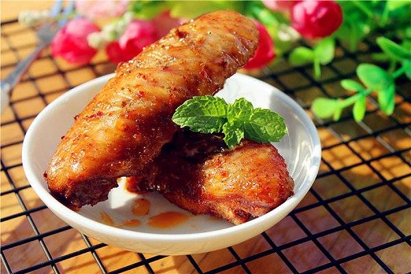 烤翅秘方与技巧 三款美味鸡翅吃法大放送