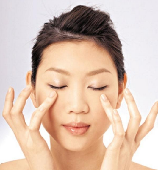 怎么治疗眼袋成了当下年轻人的困扰