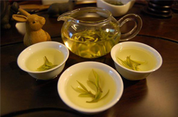 天气干燥多变 秋天喝什么茶能保健身体