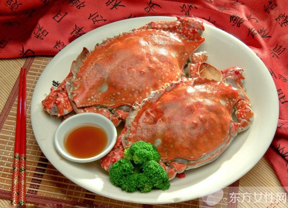 吃螃蟹不能吃什么东西 八种人群不宜吃螃蟹