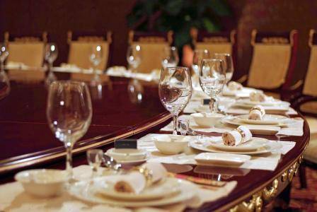 酒桌礼仪的常识有哪些 酒量不行的9个技巧