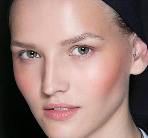 面部红血丝怎么改善 教你保养好方法