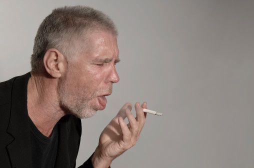 肺癌的晚期症状 一般表现在四个方面