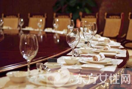 酒桌礼仪的常识有哪些 酒量不行的9个技巧