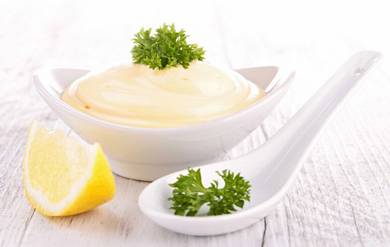 蛋黄酱的做法是怎么做的 蛋黄酱和沙拉酱的区别