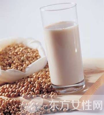 豆浆不能与什么一起吃 豆浆什么时间喝最好