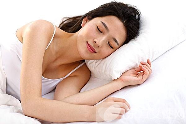 裸睡好不好 裸睡的好处和坏处