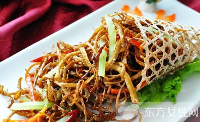 干煸茶树菇的家常做法 茶树菇不仅健脾止泻还能抗衰老