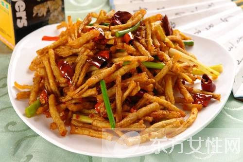 干煸茶树菇的家常做法 茶树菇不仅健脾止泻还能抗衰老