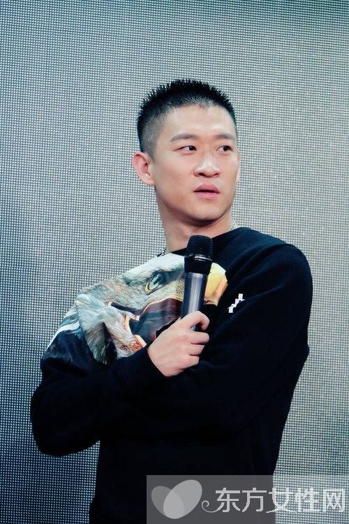 曹云金新恋情曝光 牵手嫩模举止亲密