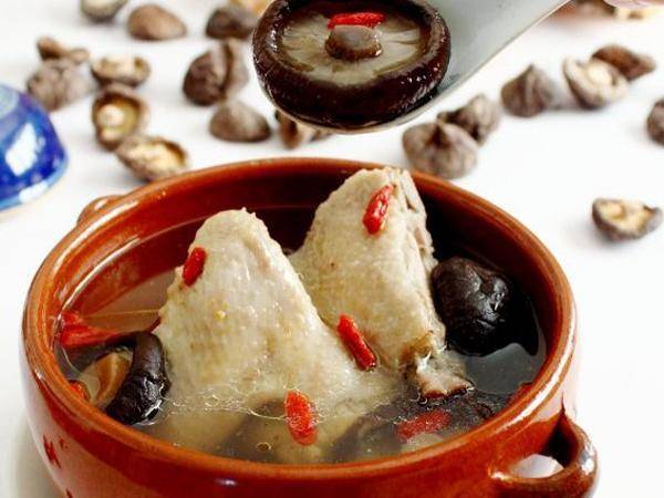 冬菇鸡汤的家常做法 鸡汤的营养价值及功效