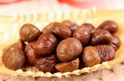 栗子怎么剥皮  板栗生吃有什么好处