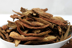 丹参的作用与功效及禁忌 吃丹参要谨慎