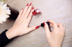 指甲油干了怎么办  如何减少指甲油对人体的危害