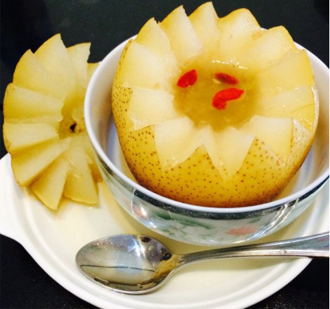 冰糖炖雪梨的功效 感冒吃它好处多