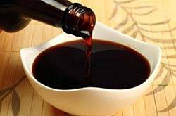 多吃酱油皮肤会变黑吗 吃酱油的坏处