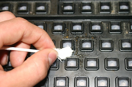 该如何清洗键盘呢？快速清洗键盘小窍门