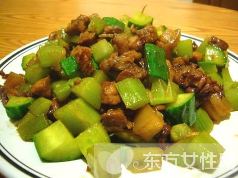 生活小贴士 教你如何炒菜不变色