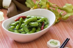 盐水毛豆怎么做好吃  女人吃毛豆有什么好处