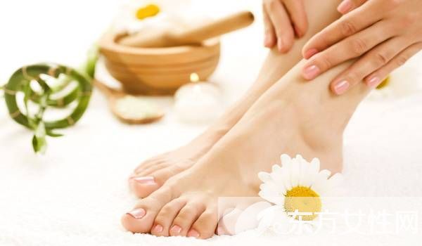 治疗脚气脚臭的方法有哪些 几个小偏方帮到你